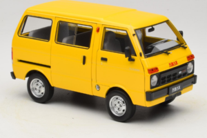 Toyota TJ110 Tianjin Huali Keltainen OEM 1:18 TOYOTA014 Metalli — kuva 6 / 8
