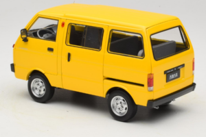 Toyota TJ110 Tianjin Huali Keltainen OEM 1:18 TOYOTA014 Metalli — kuva 7 / 8
