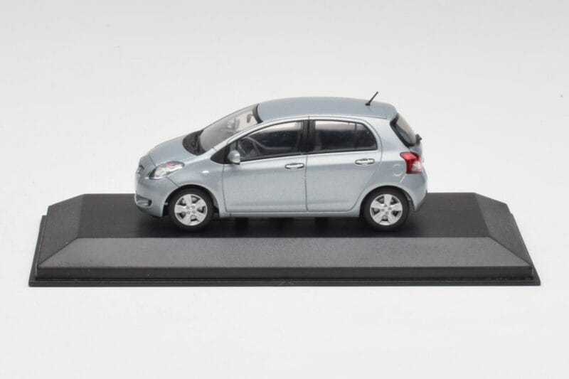 Toyota Yaris Mk2 Glacier Sininen Minichamps 1:43 TOYOTA001 Metalli