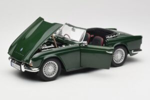 Triumph TR4 British Racing Green Revell 1:18 08827-T1 Metalli — kuva 2 / 8