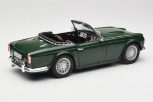 Triumph TR4 British Racing Green Revell 1:18 08827-T1 Metalli — kuva 3 / 8