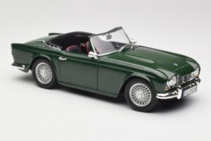 Triumph TR4 British Racing Green Revell 1:18 08827-T1 Metalli — kuva 6 / 8