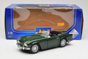 Triumph TR4 British Racing Green Revell 1:18 08827-T1 Metalli — kuva 8 / 8