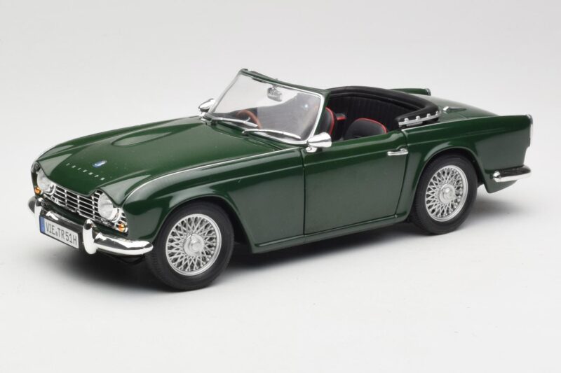 Triumph TR4 British Racing Green Revell 1:18 08827-T1 Metalli