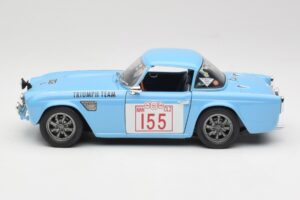 Triumph TR4 Rally Car Revell 1:18 8773 Metalli — kuva 4 / 8