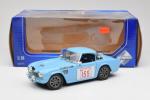 Triumph TR4 Rally Car Revell 1:18 8773 Metalli — kuva 8 / 8