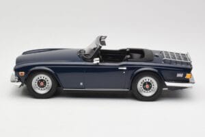 Triumph TR6 PI Tummansininen Minichamps 1:18 155132032 Metalli — kuva 3 / 6