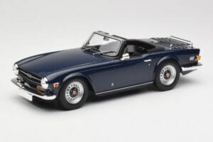 Triumph TR6 PI Tummansininen Minichamps 1:18 155132032 Metalli