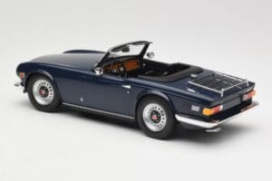 Triumph TR6 PI Tummansininen Minichamps 1:18 155132032 Metalli — kuva 5 / 6