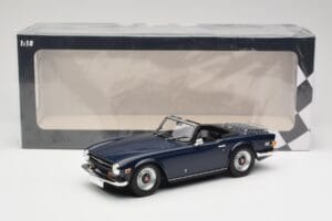 Triumph TR6 PI Tummansininen Minichamps 1:18 155132032 Metalli — kuva 6 / 6