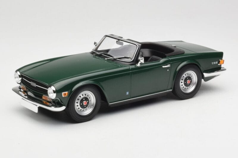Triumph TR6 PI Tummanvihreä Minichamps 1:18 155132030 Metalli