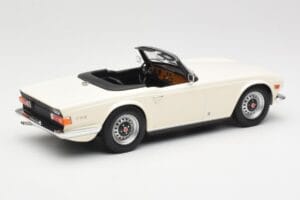 Triumph TR6 PI Valkoinen Minichamps 1:18 155132035 Metalli — kuva 2 / 6