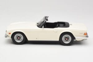 Triumph TR6 PI Valkoinen Minichamps 1:18 155132035 Metalli — kuva 3 / 6