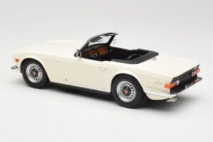 Triumph TR6 PI Valkoinen Minichamps 1:18 155132035 Metalli — kuva 5 / 6