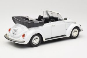 Volkswagen 1302 LS Cabriolet Valkoinen Revell 1:18 8415 Metalli — kuva 3 / 8