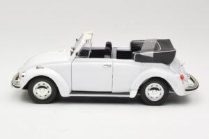 Volkswagen 1302 LS Cabriolet Valkoinen Revell 1:18 8415 Metalli — kuva 4 / 8
