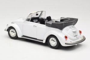 Volkswagen 1302 LS Cabriolet Valkoinen Revell 1:18 8415 Metalli — kuva 7 / 8