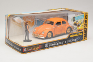 Volkswagen Beetle Bumblebee Transformers With Figure Metals Diecast 1:24 30114 Metalli — kuva 2 / 3