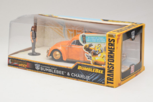 Volkswagen Beetle Bumblebee Transformers With Figure Metals Diecast 1:24 30114 Metalli — kuva 3 / 3