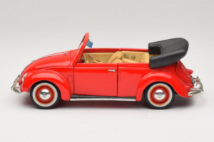 Volkswagen Beetle Avoauto Punainen Maisto 1:18 56010 Metalli — kuva 4 / 8