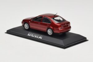 Volkswagen Bora Mk4 Red Metallic Minichamps 1:43 VW003 Metalli — kuva 3 / 4