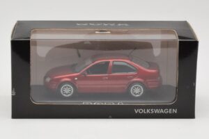 Volkswagen Bora Mk4 Red Metallic Minichamps 1:43 VW003 Metalli — kuva 4 / 4