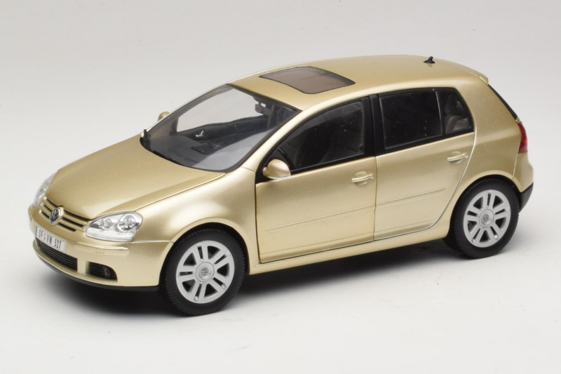 Volkswagen Golf Mk5 Light Bronze Metallic Bburago 1:18 09930201W Metalli
