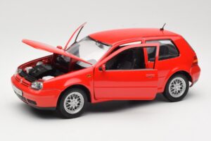 Volkswagen Golf Mk4 GTI Punainen Revell 1:18 08943 Metalli — kuva 2 / 8