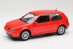 Volkswagen Golf Mk4 GTI Punainen Revell 1:18 08943 Metalli
