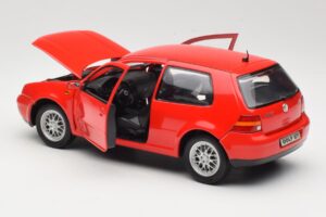 Volkswagen Golf Mk4 GTI Punainen Revell 1:18 08943 Metalli — kuva 5 / 8