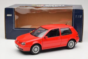 Volkswagen Golf Mk4 GTI Punainen Revell 1:18 08943 Metalli — kuva 8 / 8