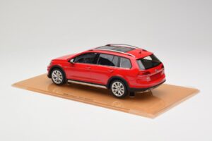 Volkswagen Golf Mk7 Alltrack Tornado Red DNA 1:18 DNA000035 Hartsi — kuva 5 / 6