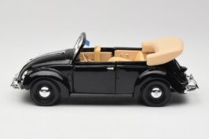 Volkswagen Kupla Avoauto Musta Maisto 1:18 37800-M6 Metalli — kuva 4 / 8