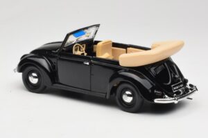 Volkswagen Kupla Avoauto Musta Maisto 1:18 37800-M6 Metalli — kuva 7 / 8