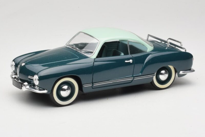 Volkswagen Karmann Ghia Sininen Solido 1:18 8061 Metalli