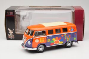 Volkswagen Microbus T1 Flower Power Road Signature 1:18 92329 Metalli — kuva 8 / 8