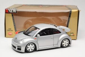 Volkswagen New Beetle RSi Hopea Bburago 1:18 3306 Metalli — kuva 8 / 8