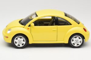Volkswagen New Beetle Keltainen Bburago 1:18 BEETLE001 Metalli — kuva 4 / 8