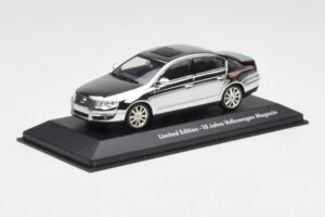 Volkswagen Passat B6 Chrome Silver 10 Years Volkswagen Magazine Minichamps 1:43 PASSAT004 Metalli — kuva 2 / 4