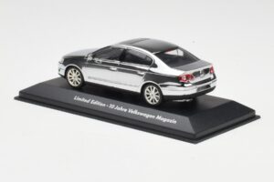 Volkswagen Passat B6 Chrome Silver 10 Years Volkswagen Magazine Minichamps 1:43 PASSAT004 Metalli — kuva 3 / 4