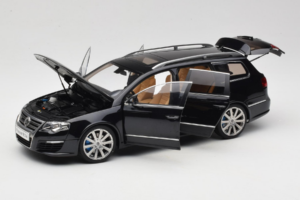 Volkswagen Passat B6 R36 Variant Musta NZG 1:18 KF044-4A Metalli — kuva 2 / 8