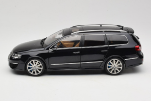 Volkswagen Passat B6 R36 Variant Musta NZG 1:18 KF044-4A Metalli — kuva 4 / 8