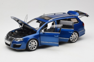 Volkswagen Passat B6 R36 Variant Sininen NZG 1:18 KF044 Metalli — kuva 2 / 9