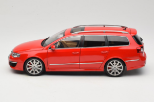 Volkswagen Passat B6 R36 Variant Punainen NZG 1:18 KF044-5 Metalli — kuva 4 / 8