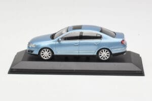 Volkswagen Passat B6 Blue Metallic Minichamps 1:43 PASSAT002 Metalli