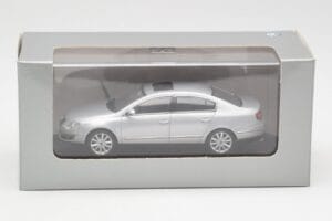 Volkswagen Passat B6 Hopea Minichamps 1:43 PASSAT003 Metalli — kuva 4 / 4