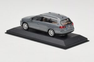 Volkswagen Passat B6 Variant Grey Metallic Minichamps 1:43 PASSAT005 Metalli — kuva 3 / 4
