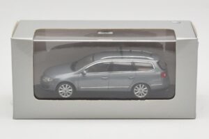 Volkswagen Passat B6 Variant Grey Metallic Minichamps 1:43 PASSAT005 Metalli — kuva 4 / 4