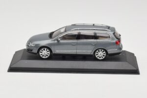 Volkswagen Passat B6 Variant Grey Metallic Minichamps 1:43 PASSAT005 Metalli