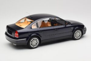 Volkswagen Passat W8 B5.5 Indigo Blue DNA 1:18 DNA000029 Metalli — kuva 2 / 6